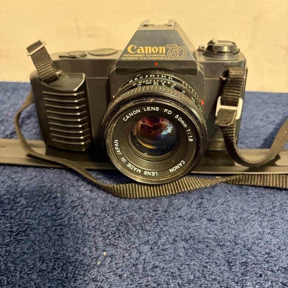 35mm Canon T50 SLR Camera FD Mount 50mm 1:1.8 Lens Interchangeable Power Winder